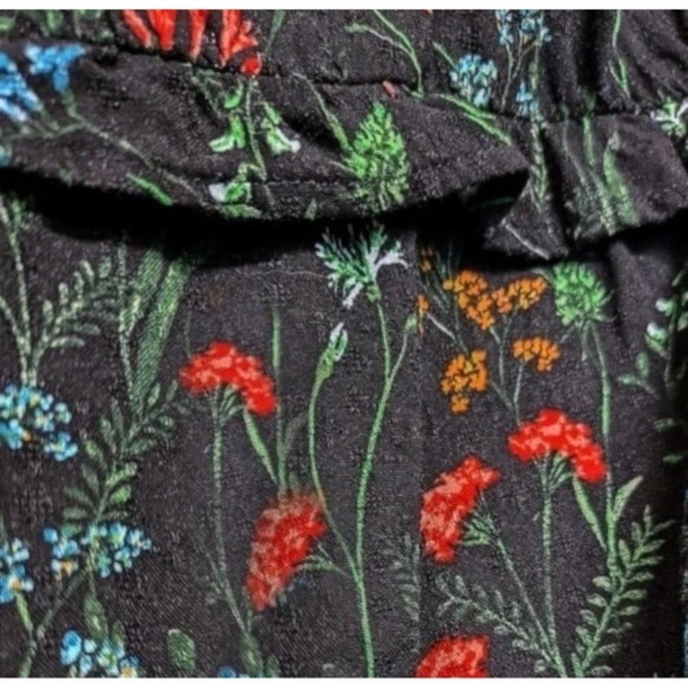 LANE BRYANT Black Floral Long- Sleeve Flounce Button-Down‎ Shirt
NWT Size 22W - Picture 5 of 11